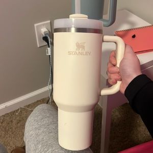 cream colored stanley 40 oz